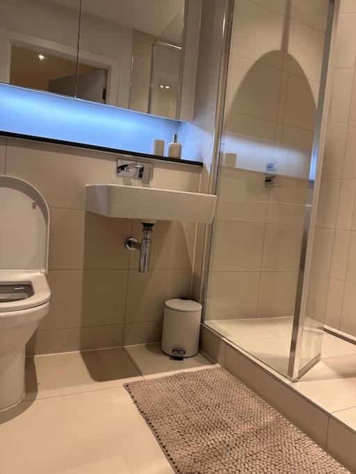Stylish 2 Bedroom Apartment Манчестър Екстериор снимка